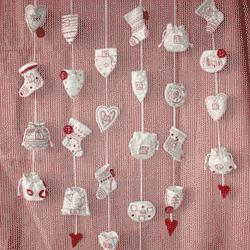Noel se prépare maintenant sur BoutiCrea : idee déco le calendrier de l'avent en broderie la collection calendrier de l'avent