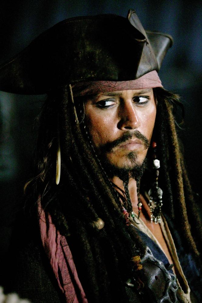 johnny depp pirates 4. Johnny Depp hésite pour