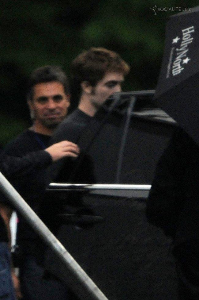 Twilight Eclipse (Hésitation) : Robert Pattinson et Peter Facinelli sur le tournage (Photos) - Robert Pattinson flou et caché