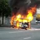 Explosion d'une voiture en feu