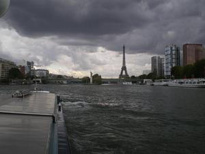 La traversée de  Paris sur le DYMPHNA