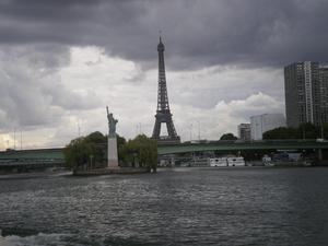 La traversée de  Paris sur le DYMPHNA