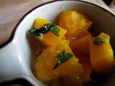 Moelleux au potimarron, aux épices et son coulis d'orange Moelleux au potimarron, aux épices et son coulis d'orange