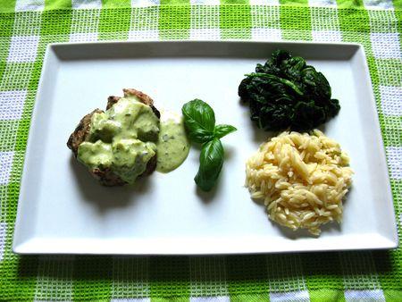 Filet mignon, sauce au pesto d'ail des ours, risoni et épinards IMG_4208