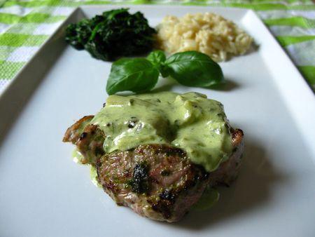 Filet mignon, sauce au pesto d'ail des ours, risoni et épinards IMG_4214