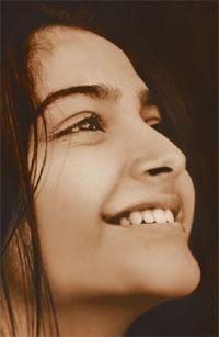 Sonam Kapoor's old pics when she was 90 kgs! 93785 Sonam Kapoor's old pics when she was 90 kgs! 93785