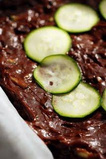 Mon petit marché du samedi matin, et moelleux au chocolat et courgette au retour. Mon petit marché du samedi matin, et moelleux au chocolat et courgette au retour.