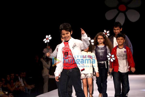 Salman, Lara et Darsheel défilent au lancement de la marque 