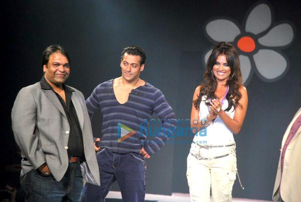 Salman, Lara et Darsheel défilent au lancement de la marque 