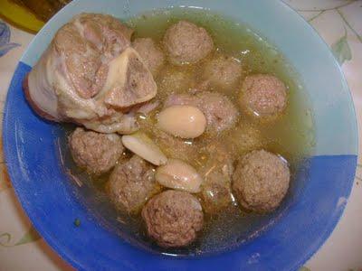 Mtouem (boulettes de viande à l'ail)