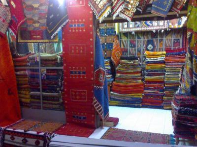 Petite visite a Agadir et Blog Didis AU COIN DU TAPIS DANS LE SOUK EL HAD D4AGADIR MAROC