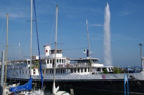 Le Jet d'eau en 30 jours (mois de septembre) 9535_1184915555984_1621127854_514065_6255111_n.jpg