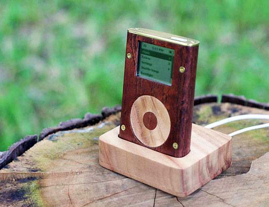 wood, iPod, recoved iPod, sustainable design, green design, green gadgets, heirloom objects