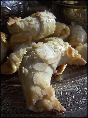 Tcharek el aryane, petits croissants aux amandes ( pâtisserie algérienne ) Tcharek4