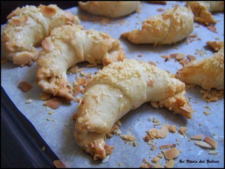 Tcharek el aryane, petits croissants aux amandes ( pâtisserie algérienne ) Tcharek1