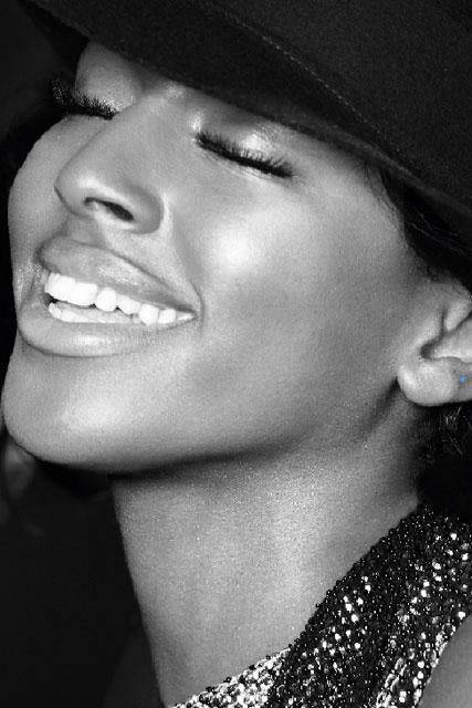 Alexandra Burke en première page du Magazine Marie Claire