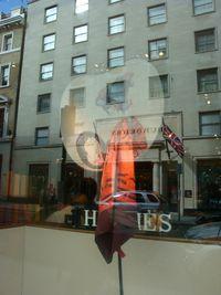 La vitrine Hermès de New Bond Street à Londres DSC03018