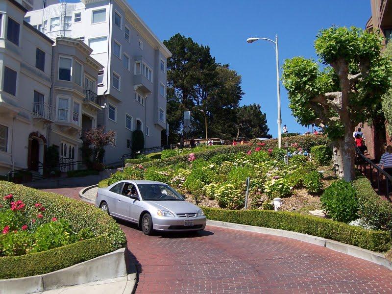 Lombard Street, la route la plus sinueuse des États-Unis