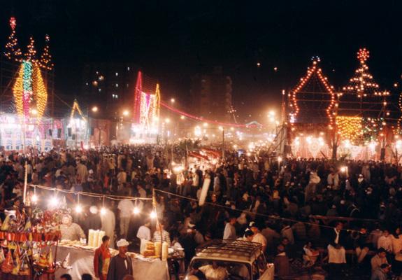 Sale, ses monuments et sa fete de cierges http://www.samuli-schielke.de/galleries/mawlid02.jpg