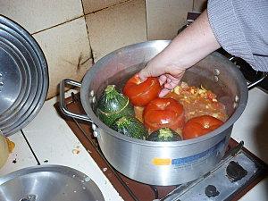 Tomates farcies, et courgettes farcies, et poivrons farcis