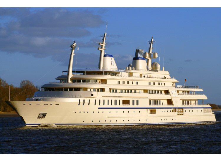 Al Said, un des plus grands yachts du monde