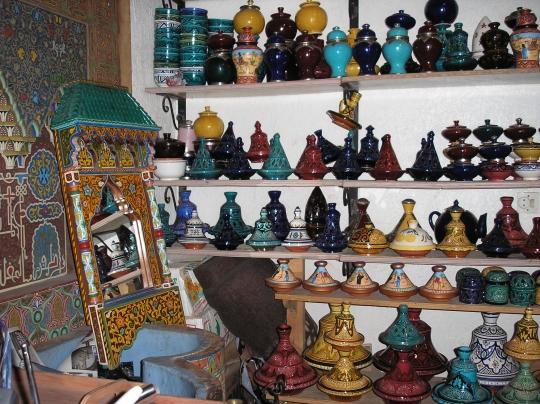 http://image-photos.linternaute.com/image_photo/540/poteries-potier-autres-marches-marrakech-maroc-2456018329-882381.jpg