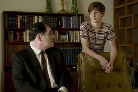 A Serious Man : 17 photos & 1 vidéo a-serious-man