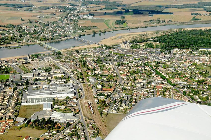 Aérodrome de Saint Denis de l'Hotel...j'ai gardé mes yeux d'enfants pour voir voler les avions
