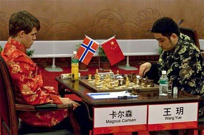 Magnus Carlsen 1-0 Weng Yue ronde 8 © ChessBase
