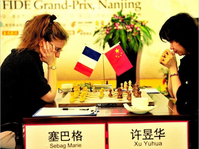 Marie Sebag contre Xu Yuhua à la dernière ronde du tournoi. La bataille a été rude (47 coups) mais sest achevée par la nulle. Dommage car une victoire aurait placé Marie sur le podium.