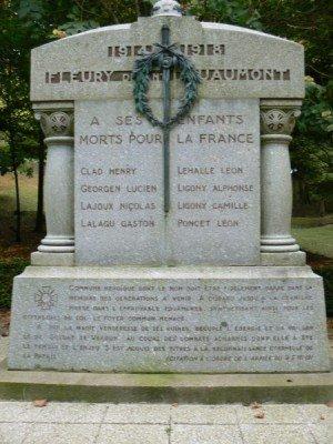 Monument aux morts et citation à l'ordre de l'armée du village.