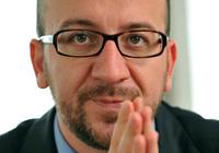 QUELQUE CHOSE ENTRE CHARLES MICHEL ET CARLA BRUNI pict_197829