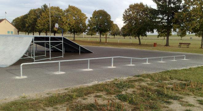 Spot : le skatepark de Marcilly-le-Hayer (10) Spot : le skatepark de Marcilly-le-Hayer (10)