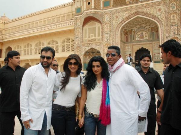 Pour Jermaine Jackson, Shilpa Shetty ce la joue guide touristique.