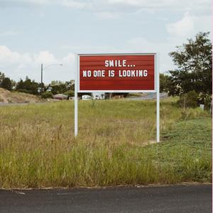 smiling Les dessous de la crise