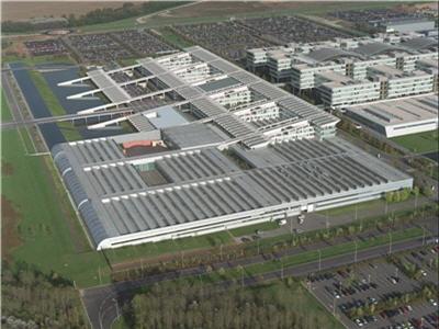 VUE AERIENNE du Technocentre de Renault - Guyancourt Yvelines. VUE AERIENNE du Technocentre de Renault - Guyancourt Yvelines.