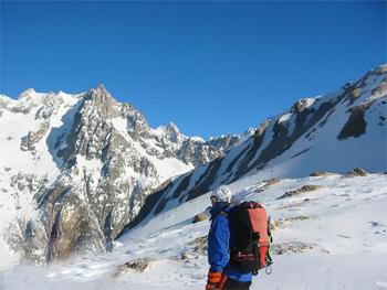 neigeux avalanche randonneur tempete nevee flocon sud ensoleille versant adret ubac soulane