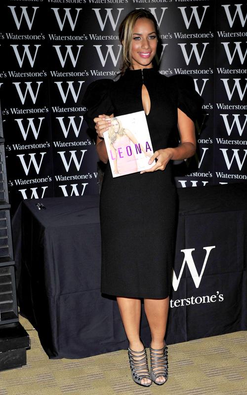 Leona Lewis giflée lors de sa séance de Dédicaces ! Leona Lewis giflée lors de sa séance de Dédicaces !
