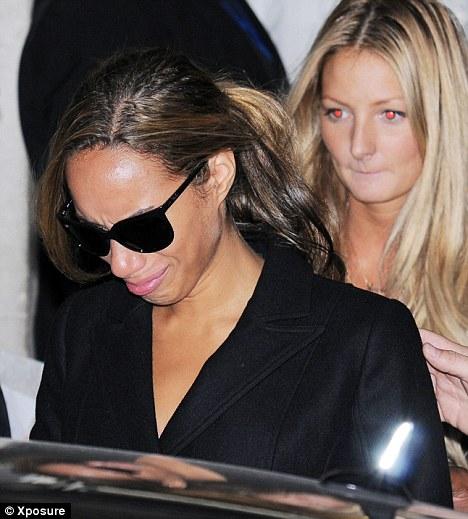 Leona Lewis giflée lors de sa séance de Dédicaces ! Leona Lewis giflée lors de sa séance de Dédicaces !