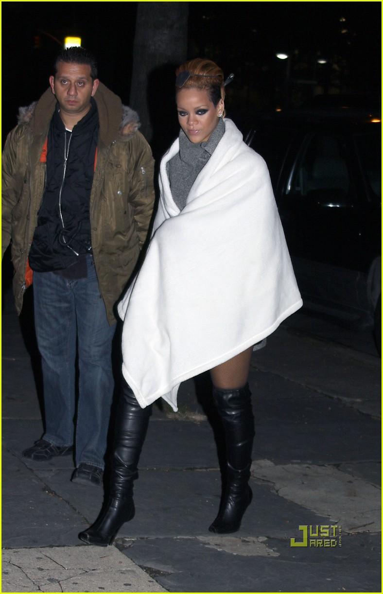 Rihanna - The wait is Ova  (D'autres photos sur le tournage du clip)
