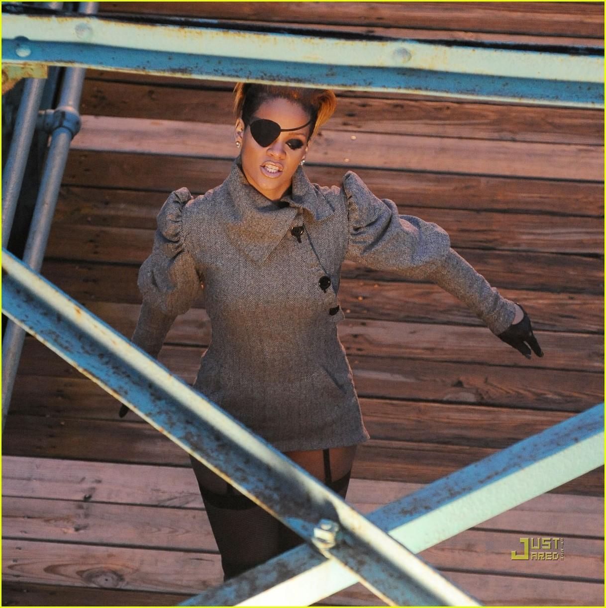 Rihanna - The wait is Ova  (D'autres photos sur le tournage du clip)
