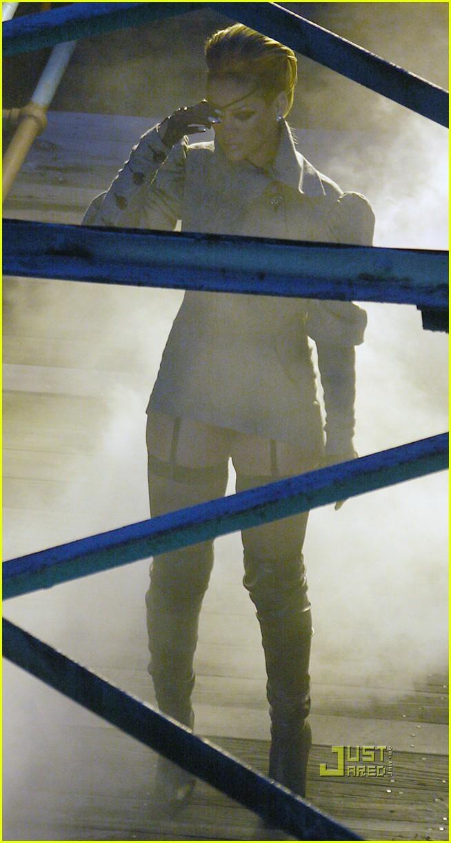 Rihanna - The wait is Ova  (D'autres photos sur le tournage du clip)