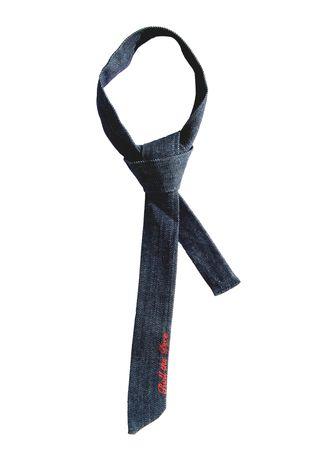 La cravate est de retour et elle s’est mise au régime ! ROGER