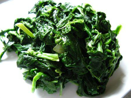 Cevapcici, concombres et épinards à la crème, pain pita IMG_4426