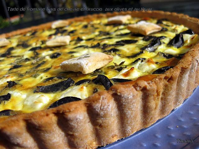 Tarte de fromage frais de chèvre et bruccio, aux olives et au thym