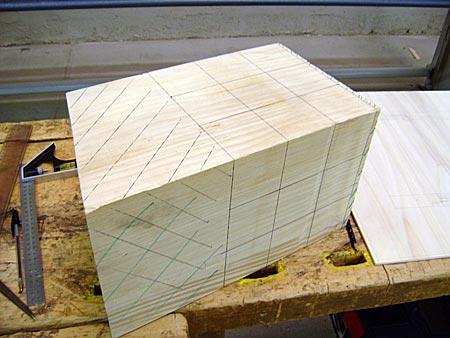 Du bois brut jusqu'au polyèdre cubique à pointes… Du bois brut jusqu'au polyèdre cubique à pointes…