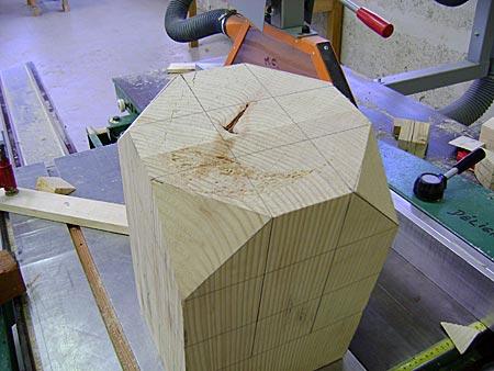 Du bois brut jusqu'au polyèdre cubique à pointes… Du bois brut jusqu'au polyèdre cubique à pointes…