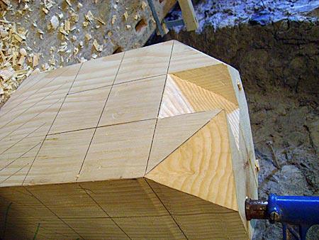 Du bois brut jusqu'au polyèdre cubique à pointes… Du bois brut jusqu'au polyèdre cubique à pointes…