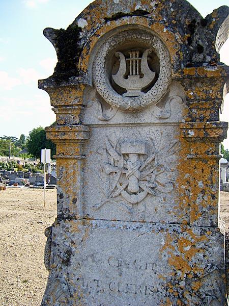 Une tombe de sculpteur à Tours (37)