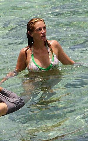 Julia Roberts se mouille en bikini